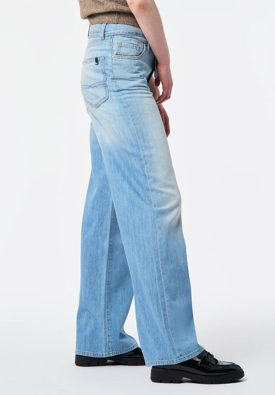 Alecia Women's High Rise Wide Leg Jeans, Light And Worn - BL16113 - Image 4