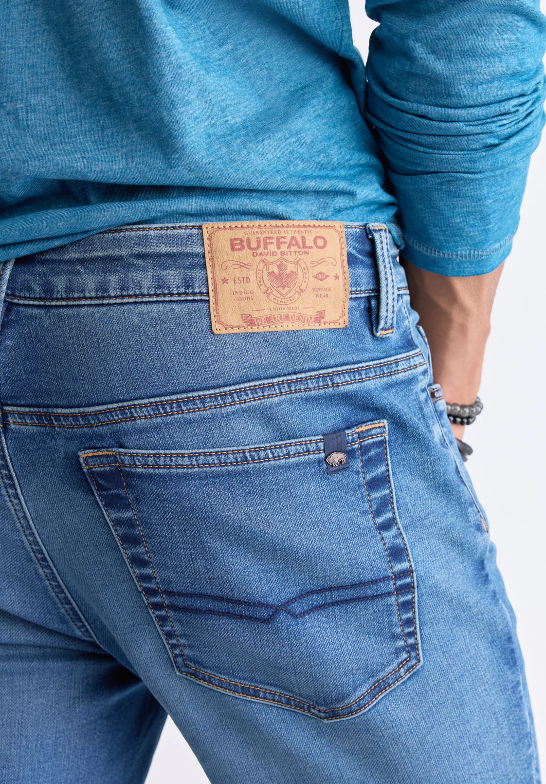 Ash Men's Slim Freedom Flex Jeans, Authentic Wash - BM26017 - Image 5