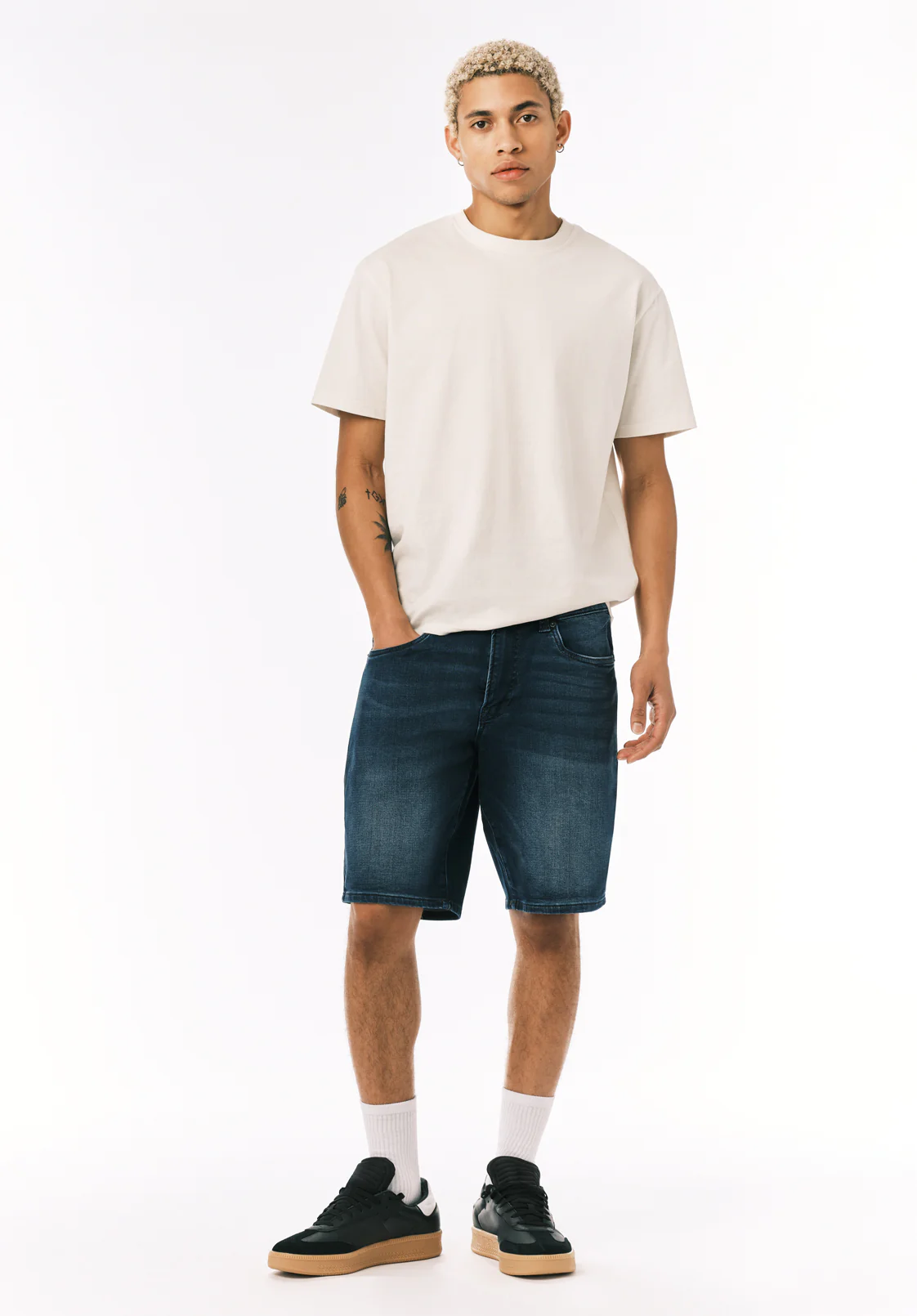 Dean Men’s Relaxed Straight Freedom Flex Short, Heavily Sanded - BM22949