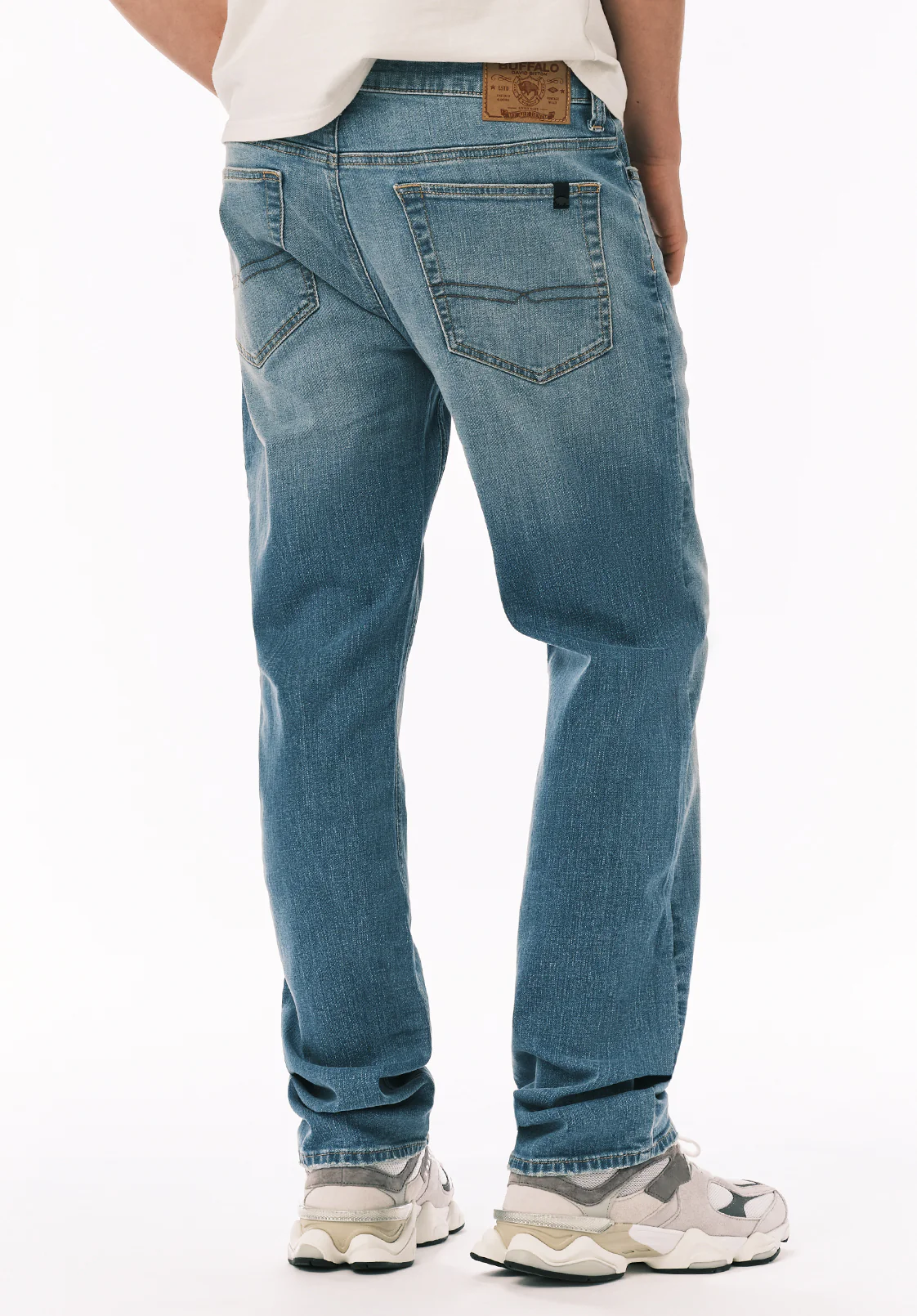 Driven Men's Relaxed Straight Jeans, Whiskered and Crinkled - BM26138 - Image 4