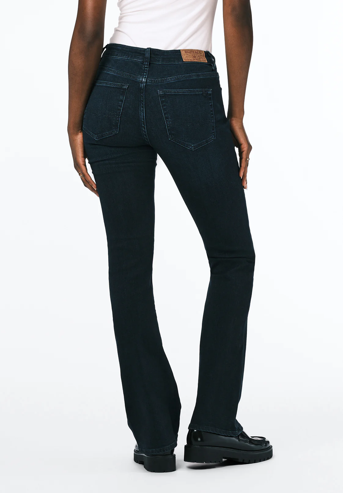 Queen Women's Mid Rise Bootcut Jeans, Rinse Wash - BL15832 - Image 4